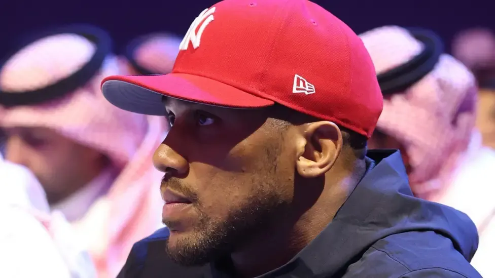 Anthony Joshua to undergo elbow surgery in May before planning boxing return