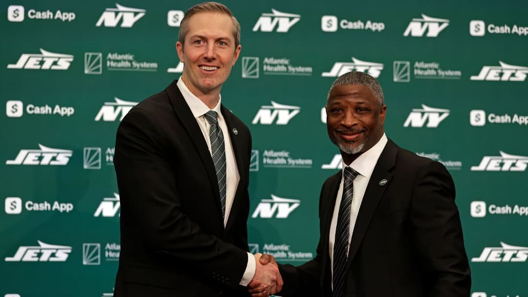 New Jets Coach Glenn, GM Mougey Noncommittal on Aaron Rodgers’ Future