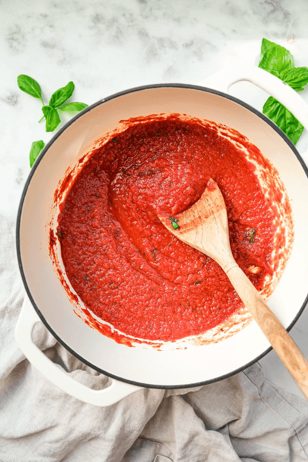 Easy 20-Minute Marinara Sauce with Garlic and Basil