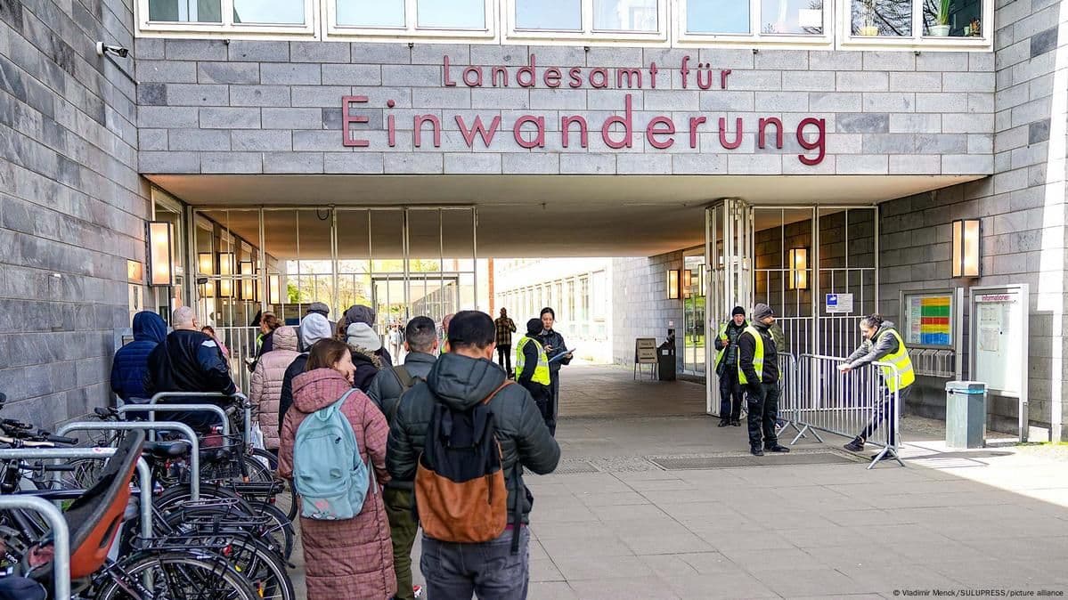 EU Proposes Fast-Track Migrant Returns from Seven 'Safe' Countries